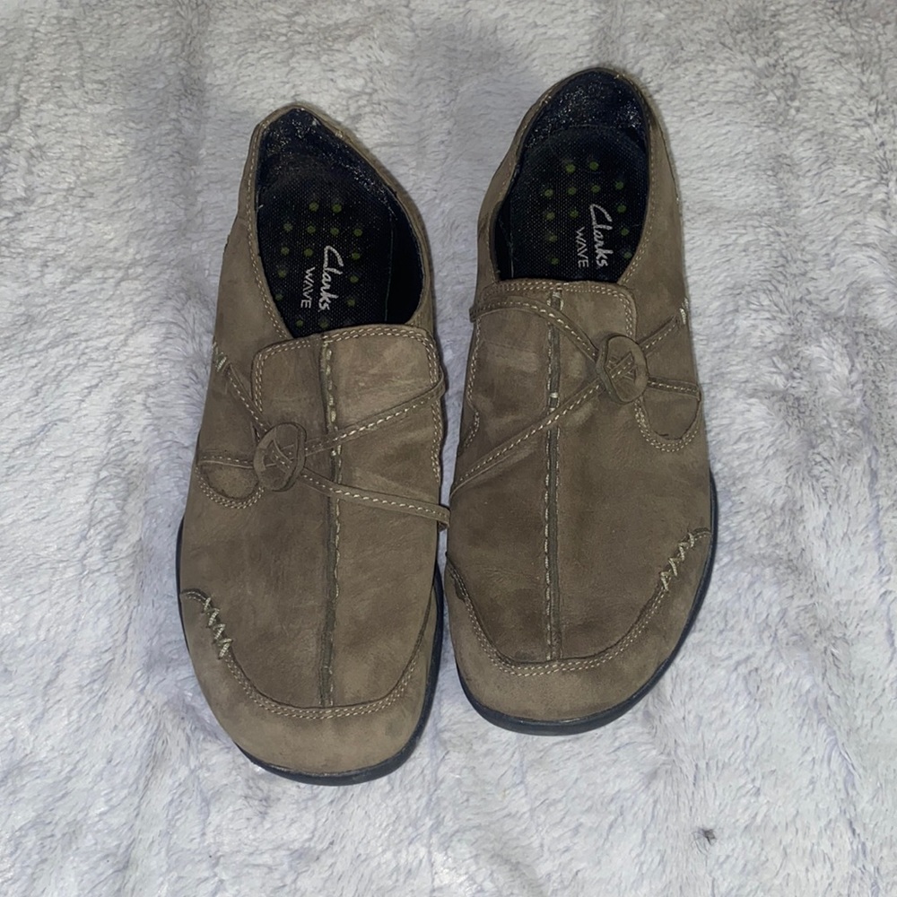370. Clarks wave suede slip on size 7.5